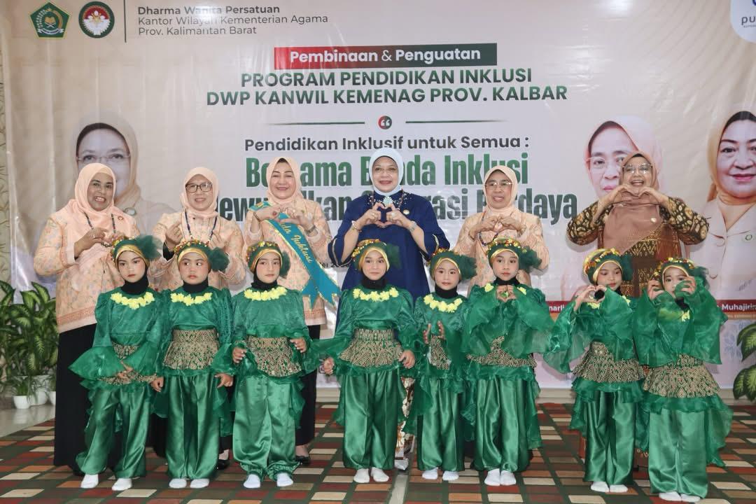 Tundang Melayu, Tari RA hingga Puisi Inklusi Meriahkan Kunjungan Penasehat DWP Kemenag RI